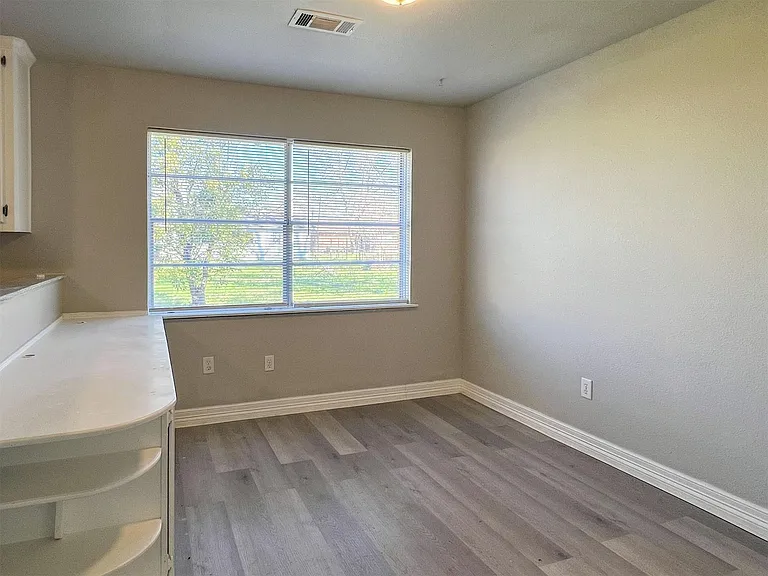 224 Stuart St — Photo 8