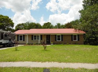 6106 Lexington Dr, Hope Mills, NC 28348