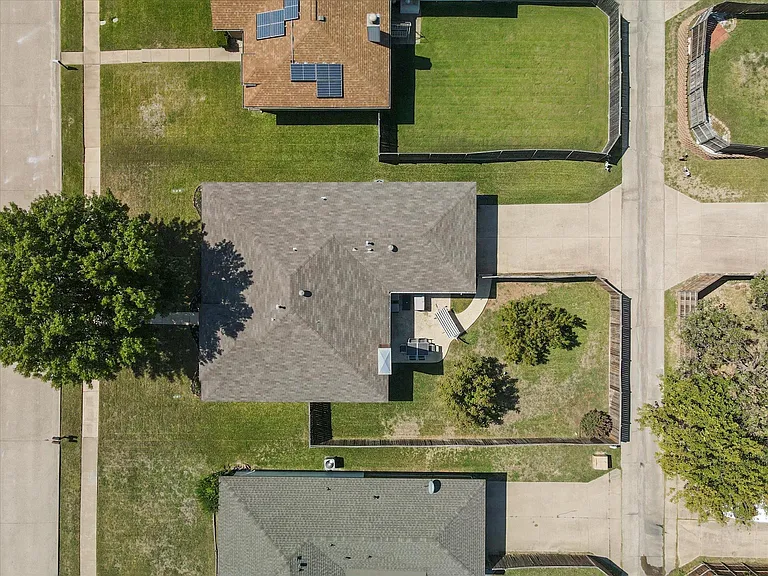 1725 Canterbury Ln — Photo 40