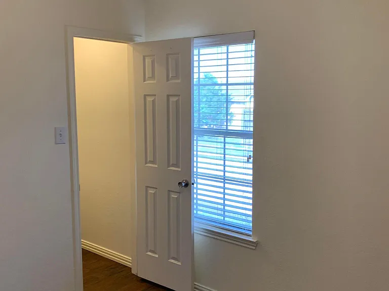 18504 Shadow Ridge Dr — Photo 11