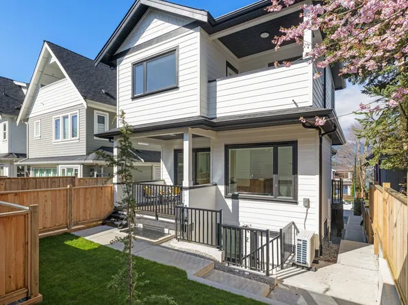 2138 Venables St, Vancouver, BC V5L 2G1