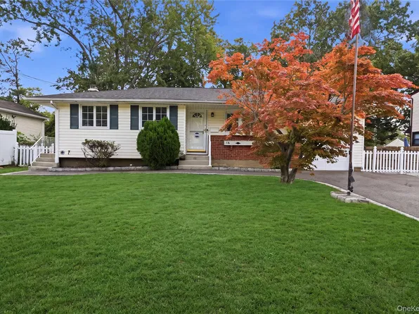 56 Prairie Drive, North Babylon, NY 11703