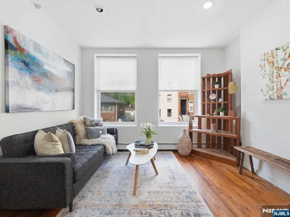59 Saint Pauls Ave APT 1L, Jersey City, NJ 07306