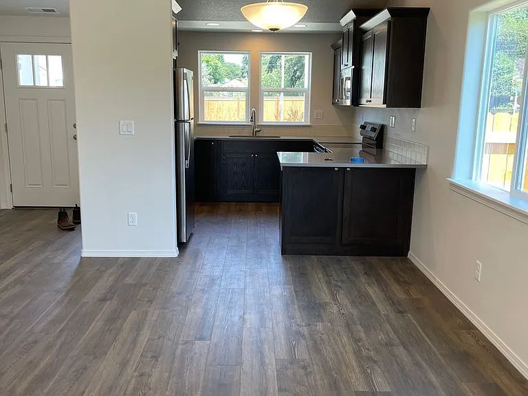 1608 Zoe Ave — Photo 8