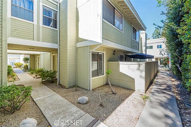 1st image of 22121 Burbank Blvd Unit 1