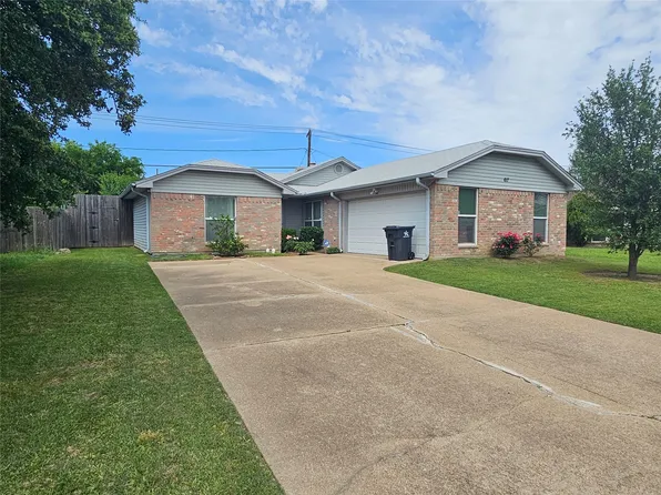 617 Red Coat Ln, Arlington, TX 76002