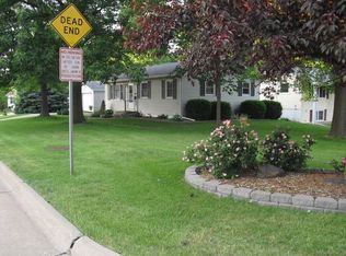 1605 Perkins Ct, Bettendorf, IA 52722