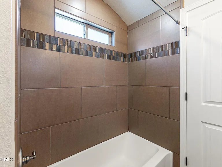 805 Hc Gilbert Minjares Dr #A — Photo 16