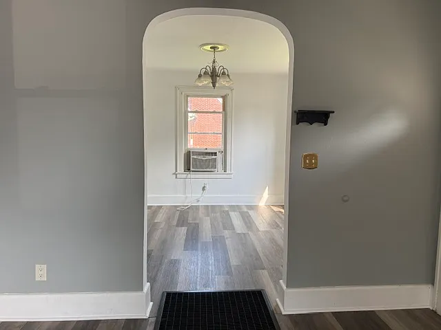 1907 W Beverley St — Photo 4