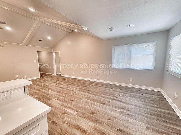 4th image of 3407 Saratoga Dr