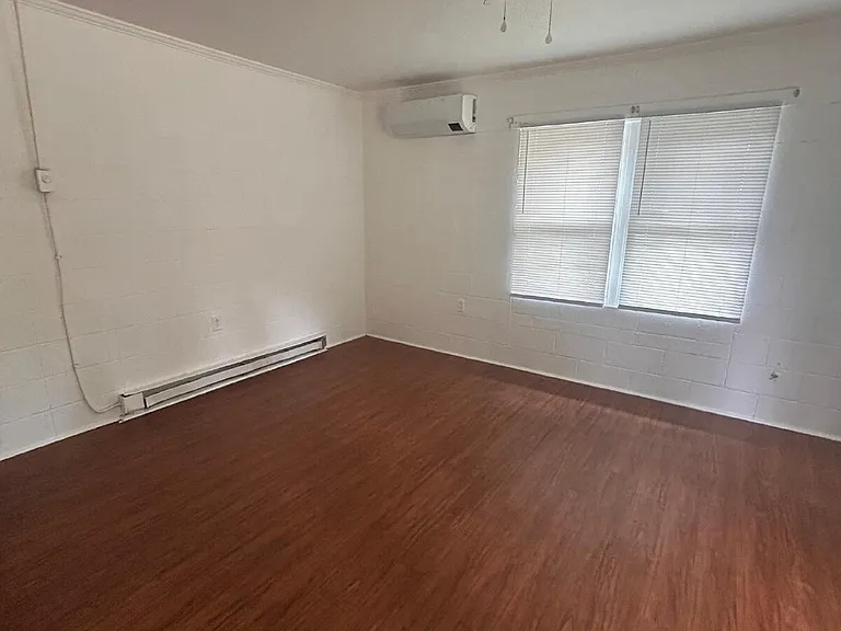 421 Squirrel St #A — Photo 10