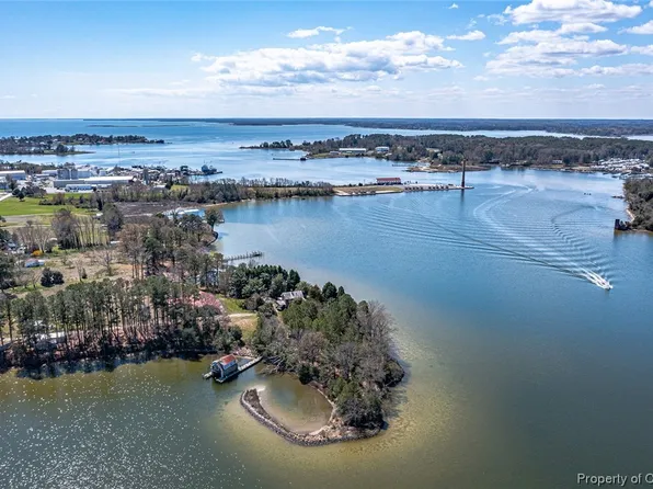 213 Edwards Ln, Reedville, VA 22539