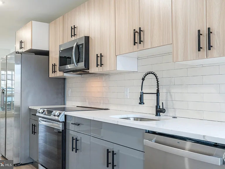 2252 N Front St #2 — Photo 7