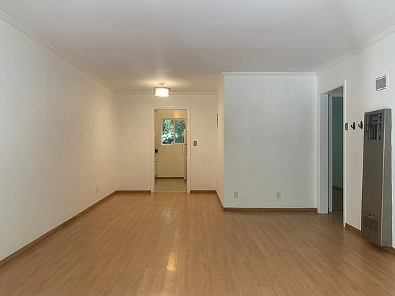 5th image of 828 Lincoln Blvd #4