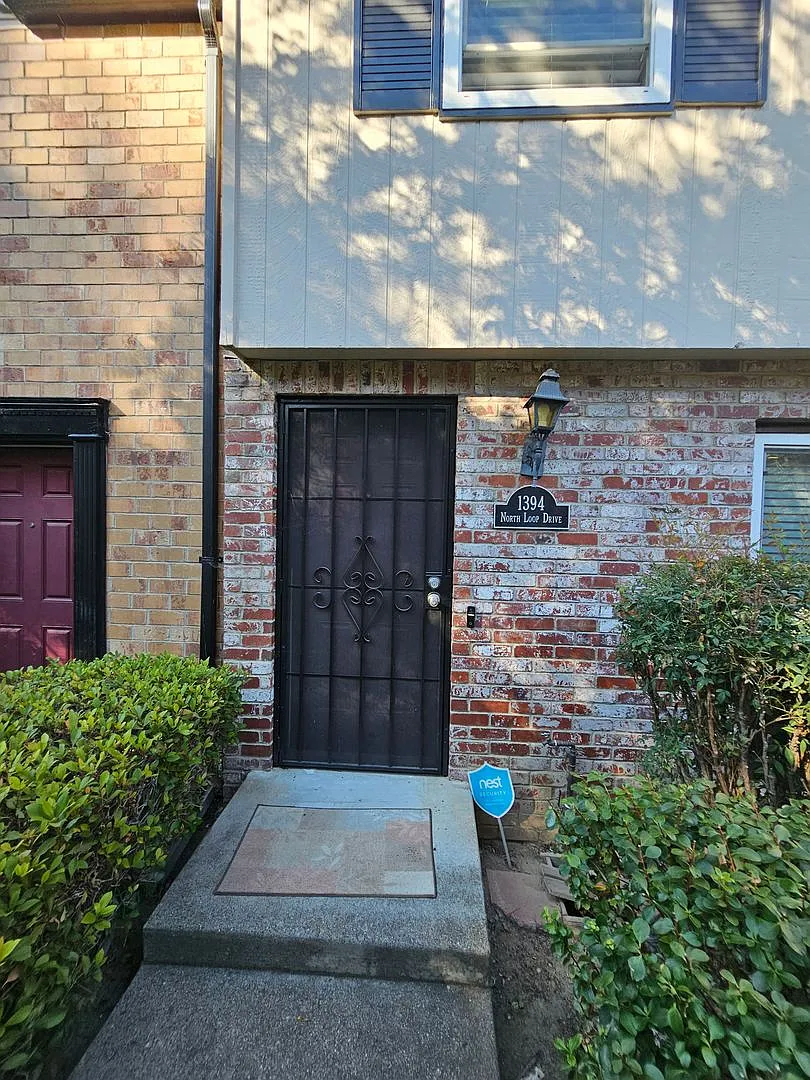 Terrific Townhome In Central San Jose - 3 Bed/2.5 Bath — Photo 2