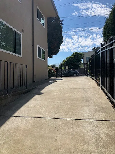 2 bed, 950 sqft, $2,375 — Photo 2
