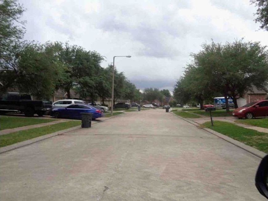 Exterior Neighborhood (street photo)