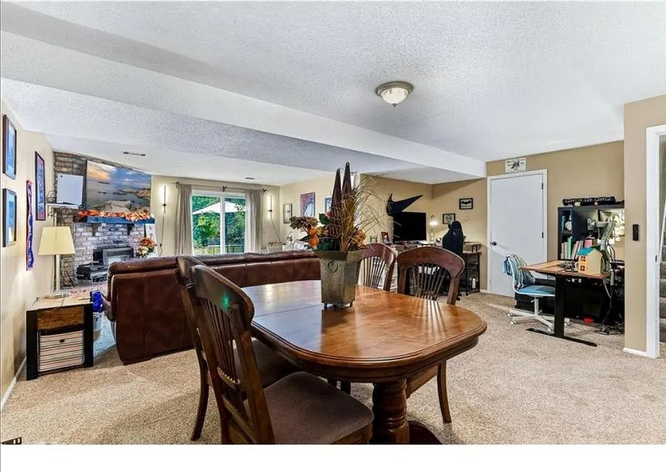 17642 Ionia Ct — Photo 2