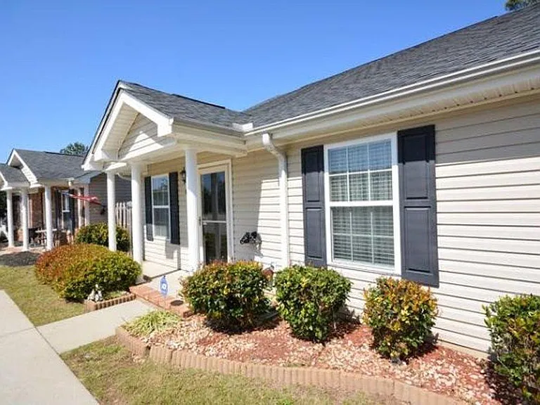 514 Goodale Ct — Photo 3