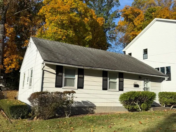 2002 Hillside Dr, Falls Church, VA 22043