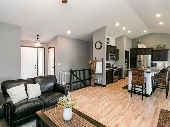 4th image of 440 Camden St