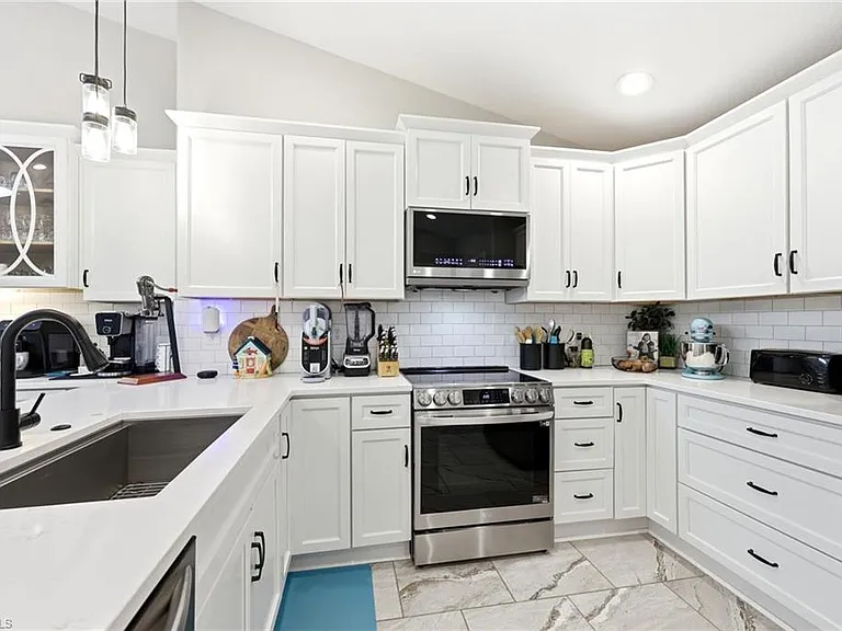 6104 Waterway Bay Dr — Photo 9
