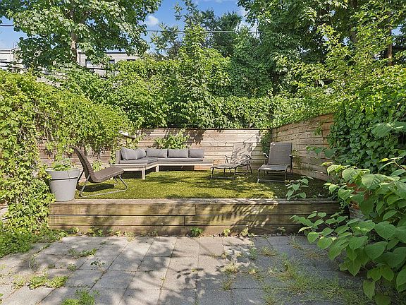 4th image of 1280 Putnam Ave