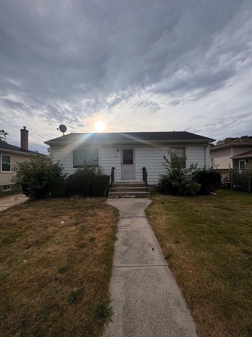 18748 Wentworth Ave — Lansing Country Club