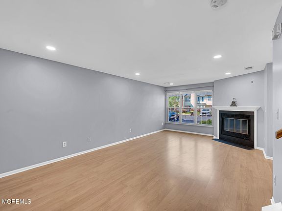 5th image of 35 Whistler Dr APT 1