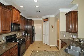 14107 Spring Mountain Ln — Photo 7