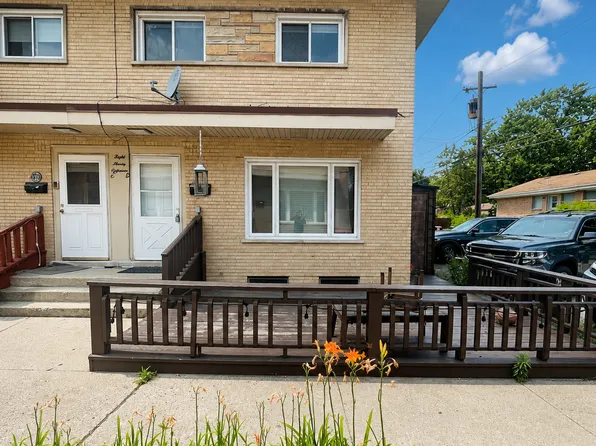 4718 Church St #D, Skokie, IL 60076