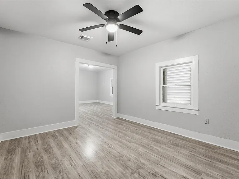 811 W Broad St — Photo 6