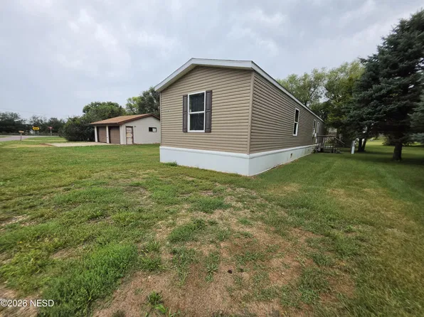 102 E Pleasant St, Castlewood, SD 57223