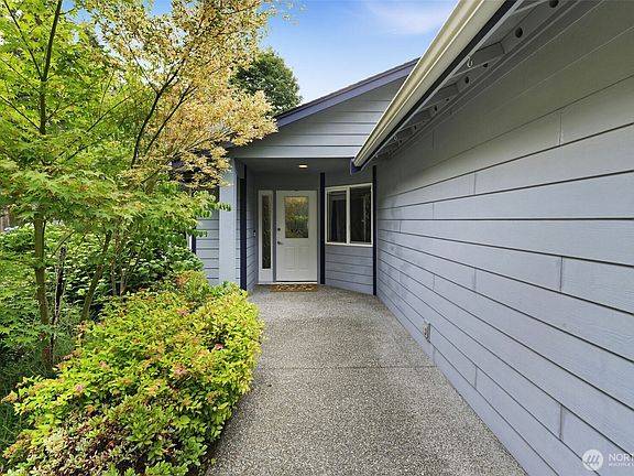 4th image of 141 E Village  View Drive