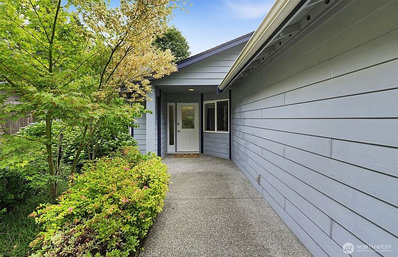 4th image of 141 E Village  View Drive