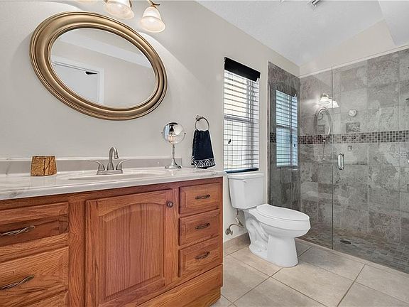 4th image of 926 Forest Hill Dr