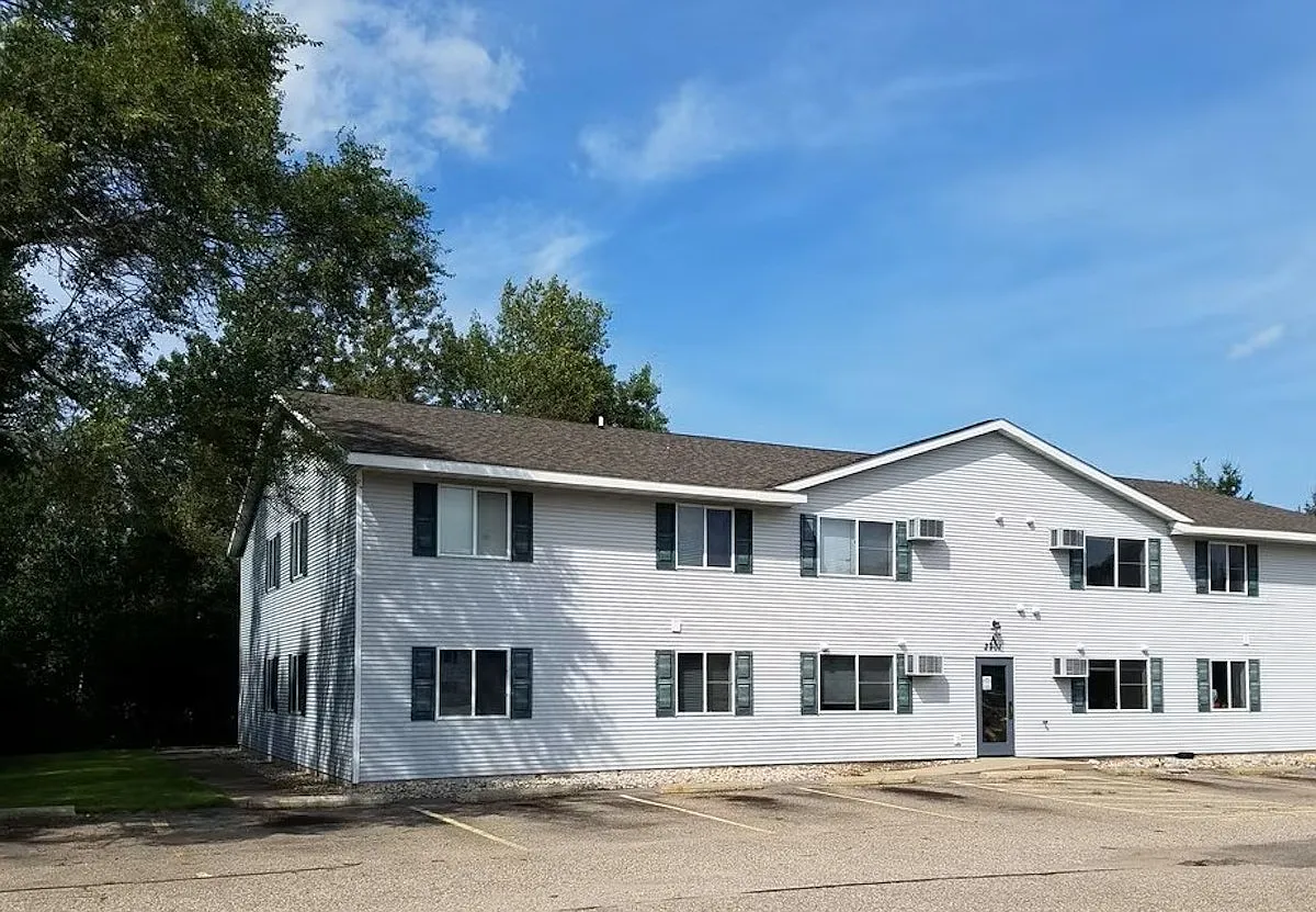 Lakeview Apartments — Photo 2