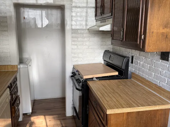 1016 S Pershing Ave, Wichita, KS 67218