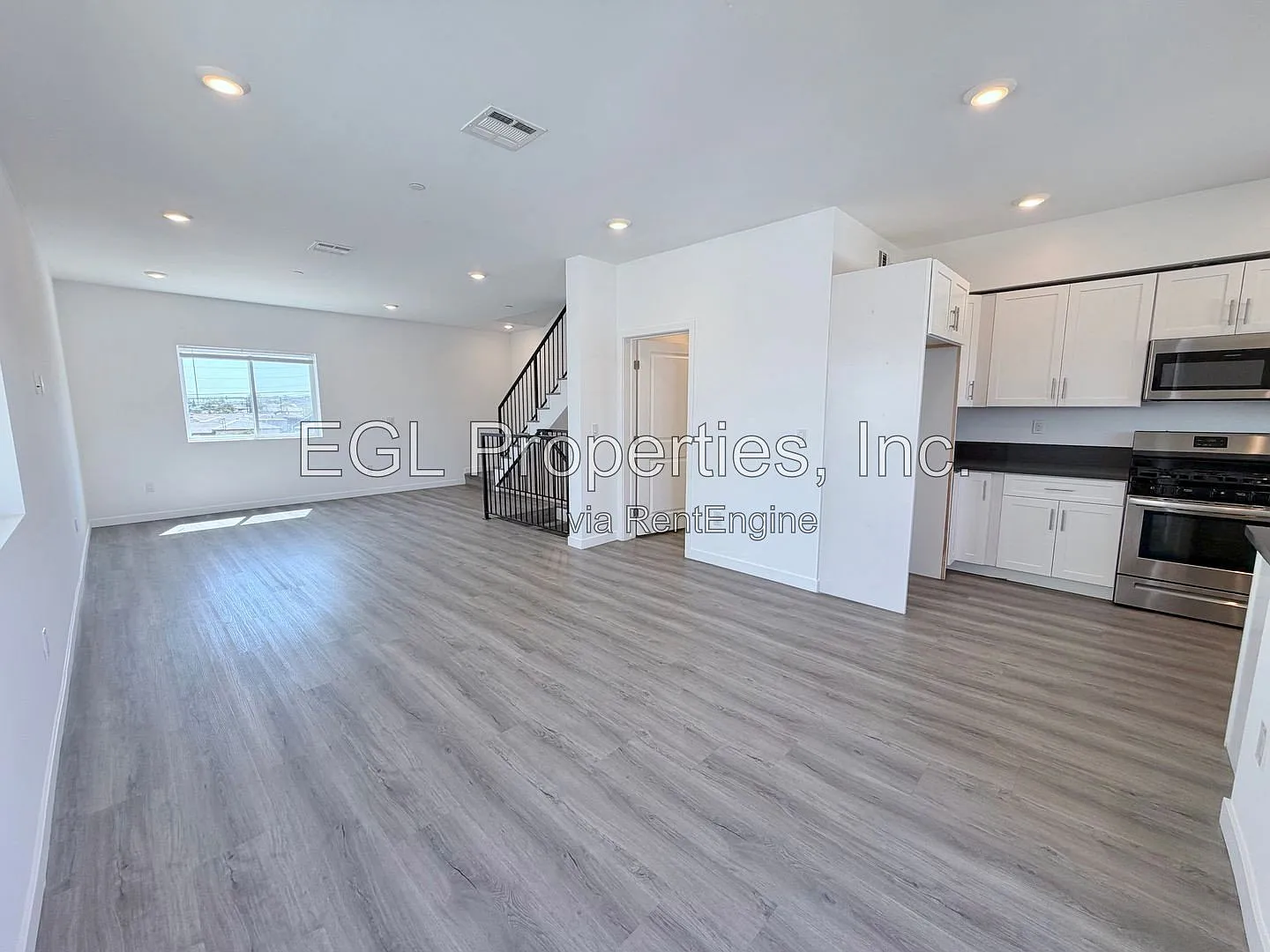4 bed, 3.5 bath, 2115 sqft, $3,875 — Photo 2