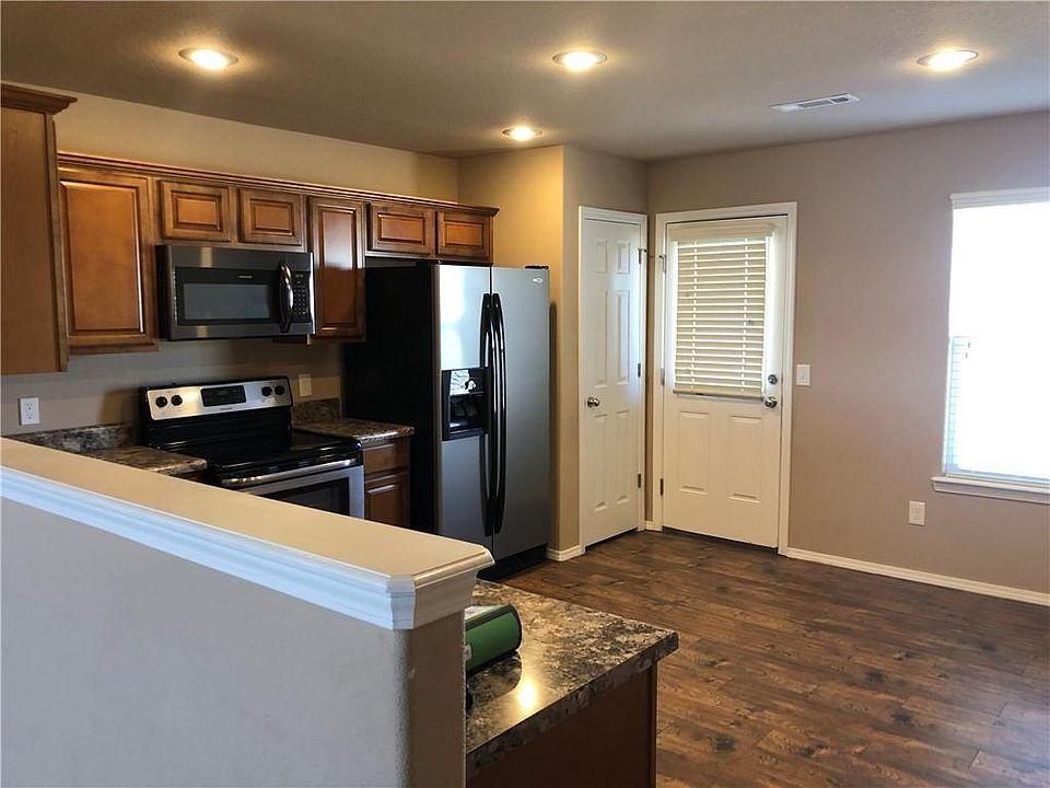 2nd image of 2617 Whispering Woods Ct