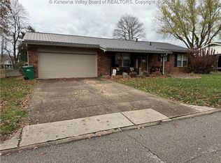 122 Woodland Frst, Winfield, WV 25213