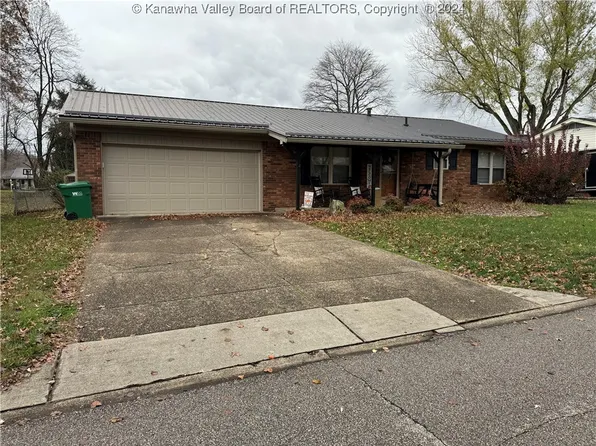 122 Woodland Frst, Winfield, WV 25213