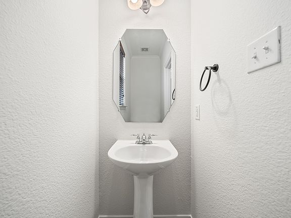 5th image of 325 Kirby Dr