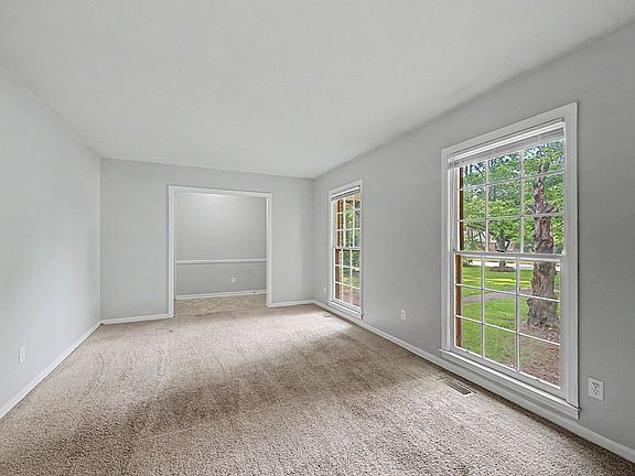 4th image of 2214 Stuart Ave