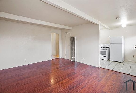 5th image of 323 S 26th St