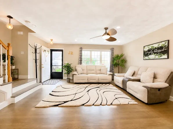 39 Curve St, Dedham, MA 02026