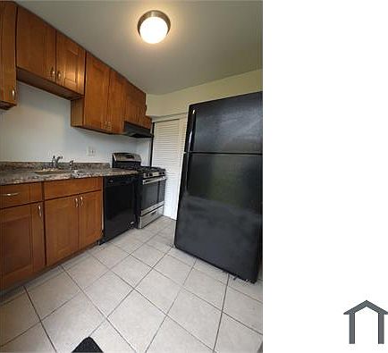 5th image of 2528 Iverson St