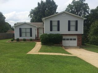 720 Oak Dr E, Trussville, AL 35173