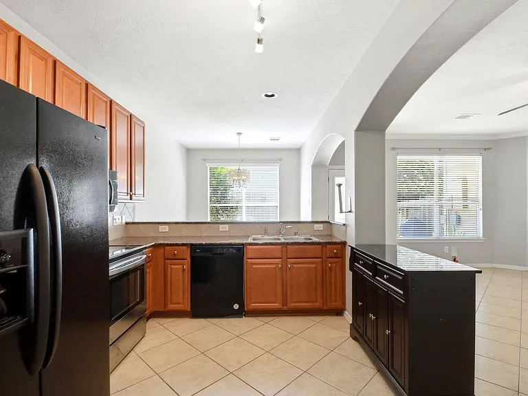 930 Sterling Creek Cir — Photo 14