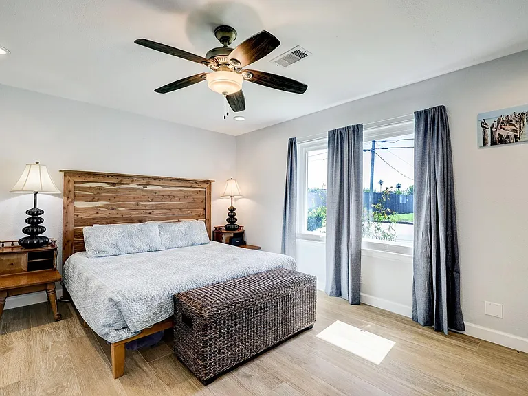 2824 E Palm Cir — Photo 18